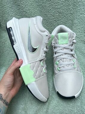 Nike LeBron Witness 8 NEW